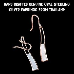 GENUINE OPAL STERLING SILVER EARRINGS THAILAND 925 STUNNING. 😍💕 signed TG